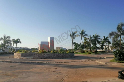 Terreno En Venta En Privada Coto Platino Norte Con Alberca, Casa Club, Areas Deportivas Con Segur...