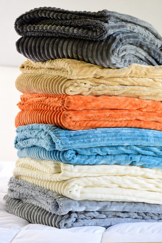 Imagen 6 de 10 de Frazada Flannel Corderit Al Tono Pontevedra Queen Gris Plomo