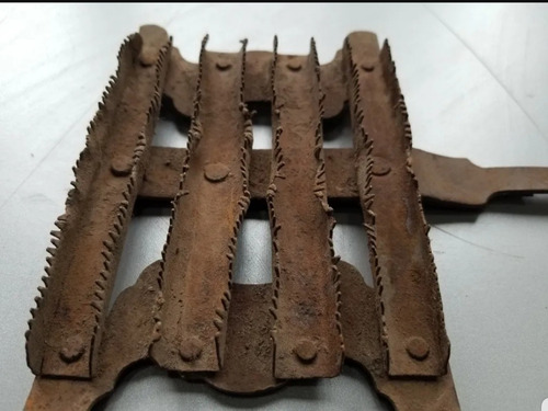 Imagen 3 de 3 de Rasqueta Cepillo Para Peinar Caballos Antiguo 57000