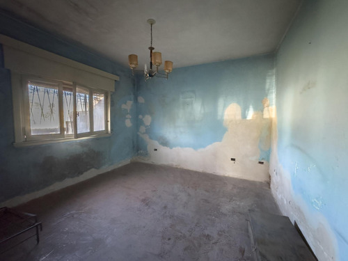 Reservada -casa Con Garage Y Patio A Refaccionar - Lanús Oeste