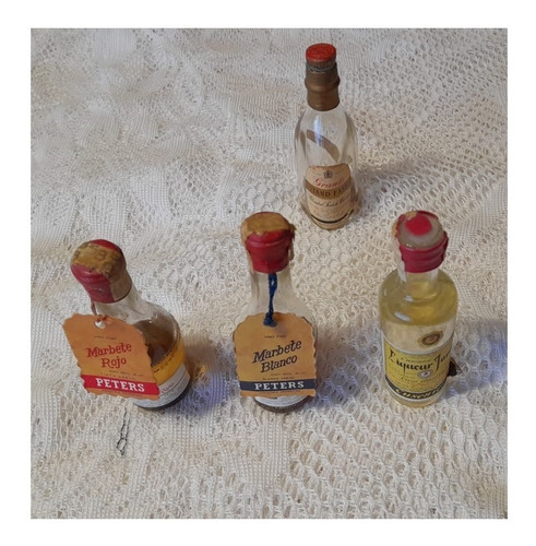 3 Botellitas Colección Licor Jaune Y Vino Marbete Peters + 2