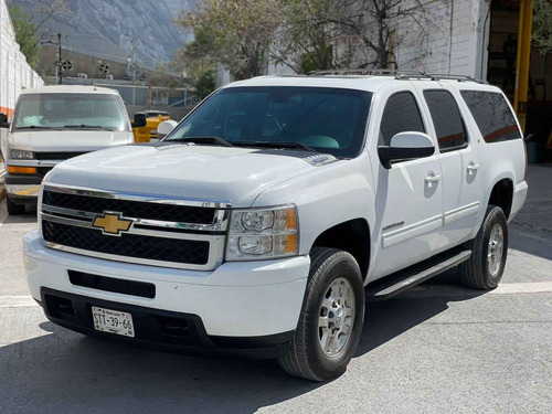 Imagen 2 de 15 de Chevrolet Suburban 2014 5p Lt V8/5.3 Aut 2da/banca