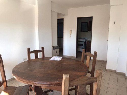 Imagen 6 de 12 de Vendemos Dpto 2 Dorm Con Muebles Calle 6 E 63 Y 64
