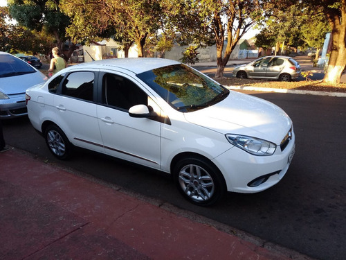Imagem 1 de 3 de Fiat Grand Siena 2015 1.6 16v Essence Flex Dualogic 4p