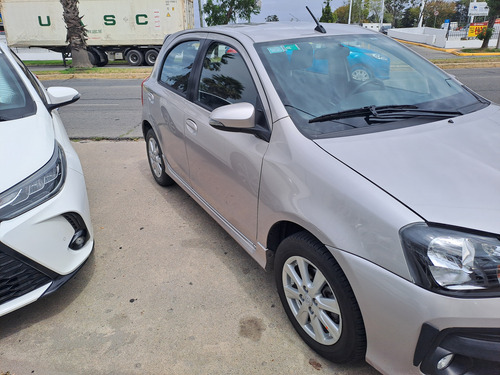 Toyota Etios 1.5 xls 6m/t 5p