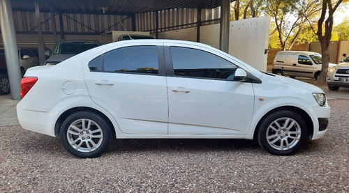 Imagen 10 de 15 de Chevrolet Sonic 1.6 Lt M/t 2014
