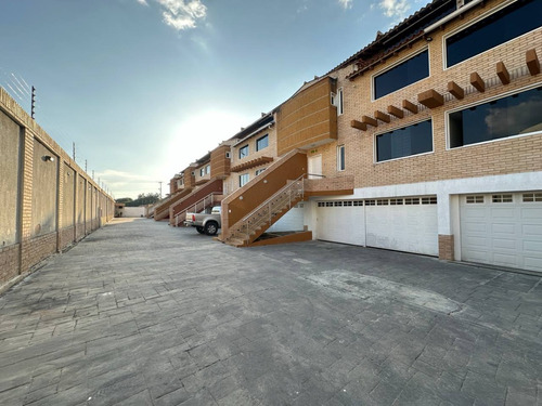 Townhouse En Venta En La Urb. Cantarrana - Maracay /// Abilio Trillo