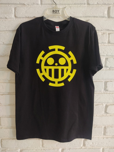 Playera One Piece Trafalgar D. Water Law Bandera