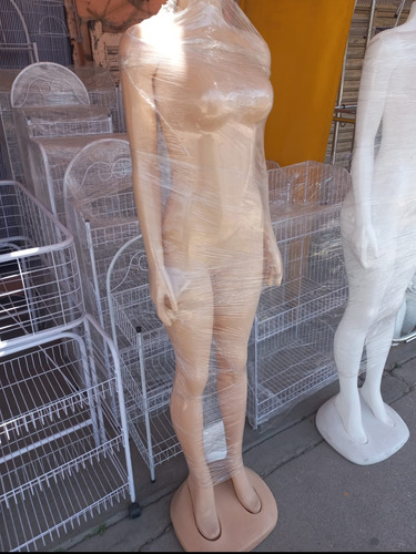 Maniquie De Mujer Plástico Con Brazos Plástico Irrompible (Usado)