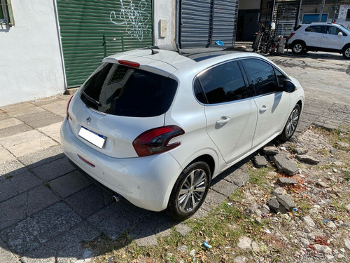 Peugeot 208 1.6 Feline