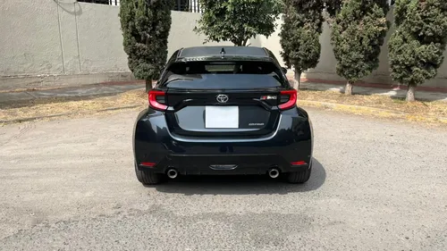 Yaris Gr 2022 Negro 257 Hp, 1,6t, Astos. Deport., R-17 4x4