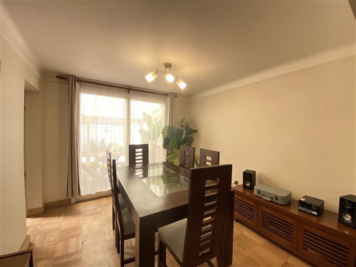Casa En Venta De 3 Dorm. En Las Condes