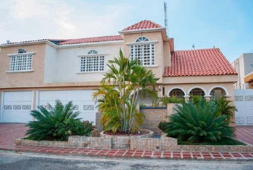 Imagen 2 de 9 de En Venta Casa Ubicada En La Urbanizacion Monte Claro, Maracaibo Ve03-674mc-fcal