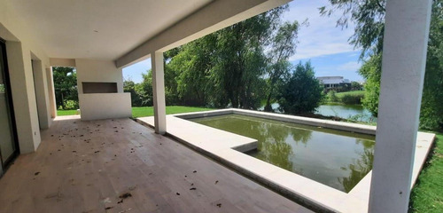 Imagen 5 de 26 de Hermosa Casa Al Agua El Canton