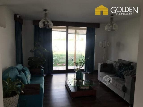 Casa En Venta De 4 Dorm. En Peñalolén