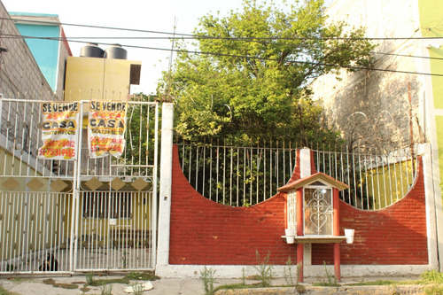 En Venta Casa En Chalco, A Media Calle De Estacion Del Trolebus 200m2
