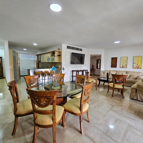 En Venta Amplio Apartamento En Res. Siete Mares, Lecheria