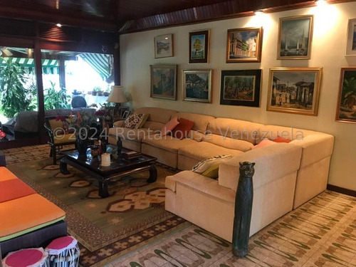 Hermosa Casa De Una Planta Con Grandes Espacios Y Bella Terraza En Santa Paula. Mls # 25-13494 Lp