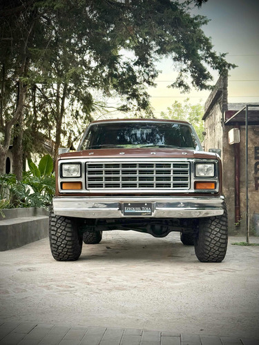 Ford Bronco V8