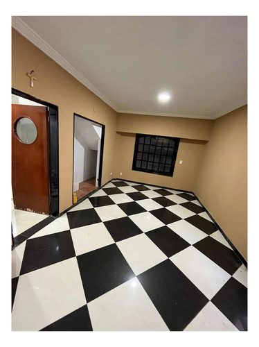 Imagen 27 de 29 de Casa En Venta - 6 Dormitorios 5 Baños - 300mts2 - Tablada
