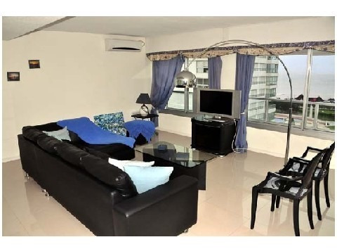 Apartamento En Venta De 3 Dormitorios En Playa Mansa