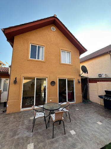 Casa Con Vista Despejada Frente Al Parque En Condominio