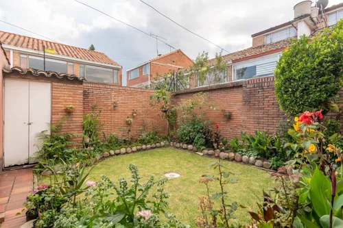 Casa En Venta En Alhambra. Cod V14653