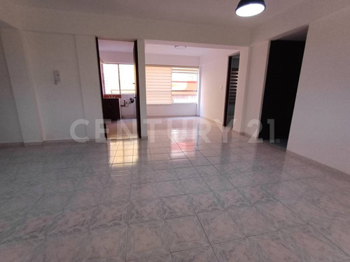 En Planta Baja, A Un Costado De Bodega Aurrera Centenario