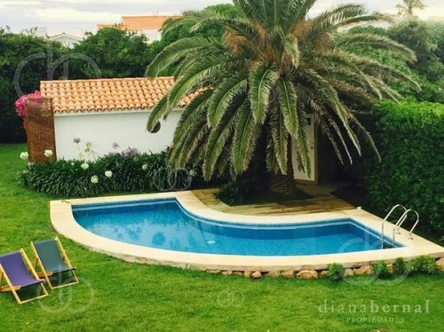 Imagen 1 de 12 de Casa En Península Punta Del Este, 6 Dormitorios, Jardín Y Piscina.- Ref: 890