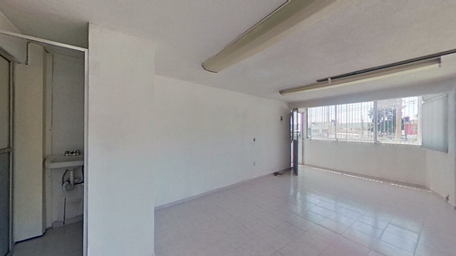 Edificio De Oficinas En Zona Comercial