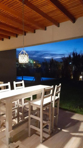 Casa En Venta 3 Dorm. En El Barrio Barbarita