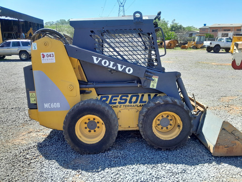 Minicarregadeira Volvo Mc90b 2010 C/kit Vassoura