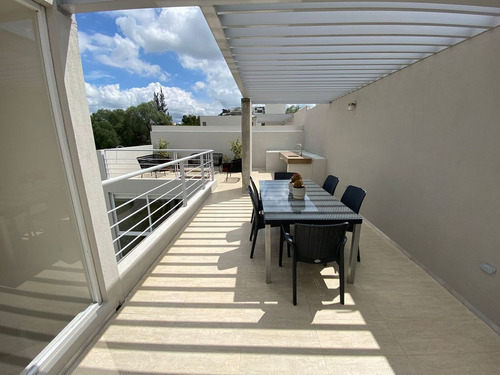 Preciosa Casa En Zona Tejeda, 3 Niveles, Roof Garden, Doble 