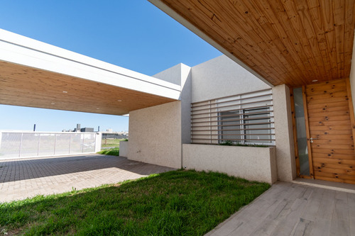 Casa En Venta 3 Dormitorios Don Mateo