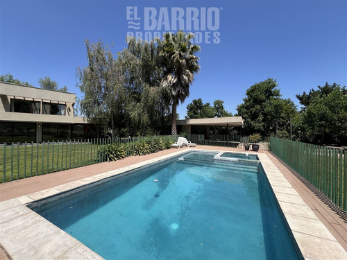 Casa En Venta De 4 Dorm. En Las Brisas De Chicureo