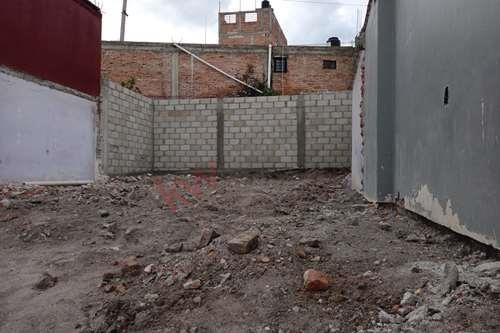 Imagen 12 de 12 de Frente A Escuela Fuentes Y Bravo. Colonia Madero. Centro De Pachuca.