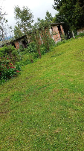 Terreno Privado De 2014 M² En Los Saucos, Fácil Acceso