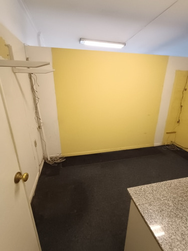 Zabala Y Piedras Oficina 65m2 Con Kitchenette Y Baño.