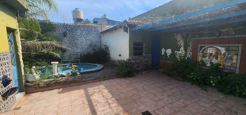 Casa 3 Amb. En Contra Frente - 2 Locales La Frente - Todo En Block - 232 M² Edif. - Ramos Mejia