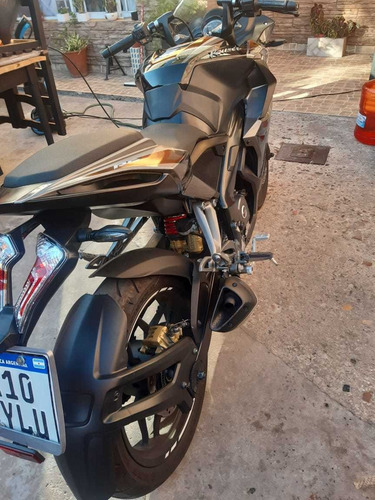 Bajaj Rs 200