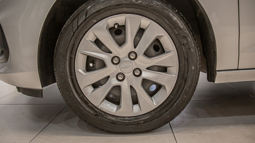 Imagen 22 de 25 de Chevrolet Onix 1.2 Lt