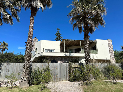 Casa En  Punta Piedras.