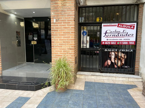 Imagen 3 de 7 de Local Cercano A La Estación De Morón