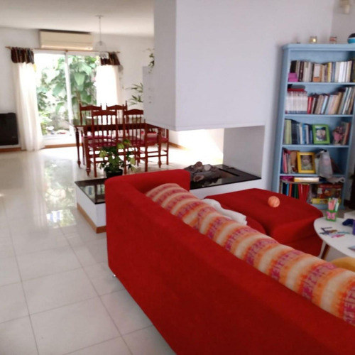 Excelente Propiedad Con Local En Muy Buena Zona!!!