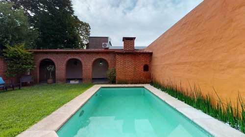 Casa Venta Gonnet 3 Dormitorios Y Escritorio