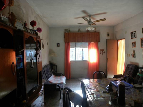 Imagen 3 de 14 de Casa De Material En Dos Plantas, Techo De Losa. Escritura.