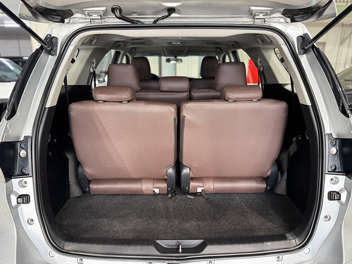 Toyota Hilux SW4 2.7 SR 7 LUGARES 4X2 16V