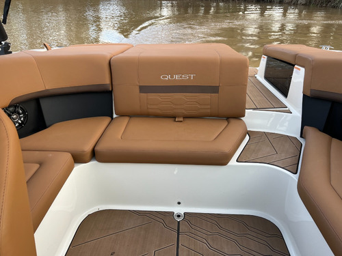 Lancha Open Quest 210 Con Motorizacion Volvo 200 Hp Sx 2025