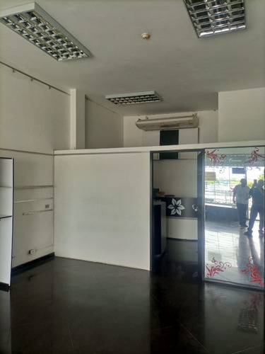 Imagen 8 de 8 de Vera Casa Inmobiliaria Vende Amplio Local Comercial En El C.c Paseo Paraparal L/firma 0414.404.84.31 Jennyfer De López