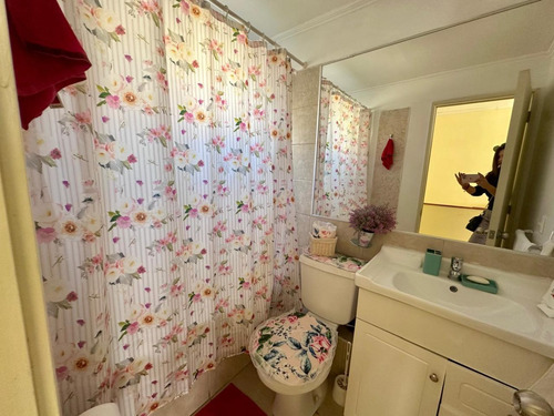 Casa En Condominio De Curauma, De 4 Dormitorios, Valparaiso